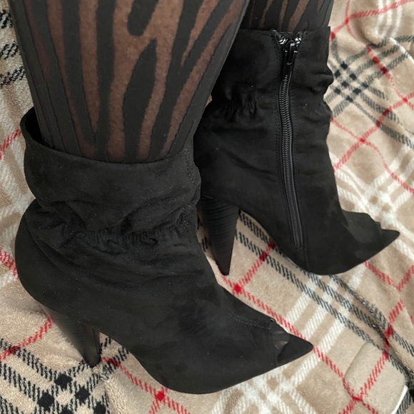 🖤Black Pull On Runch Inner Zip Peep Toe Boots - Picture 2 of 5